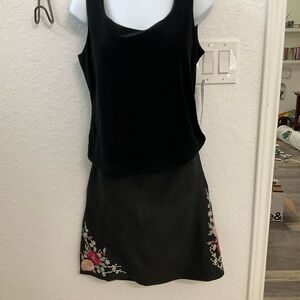 490- THML Black Mini Skirt with Floral Embroidery; Size Large. Polyester Blend.
